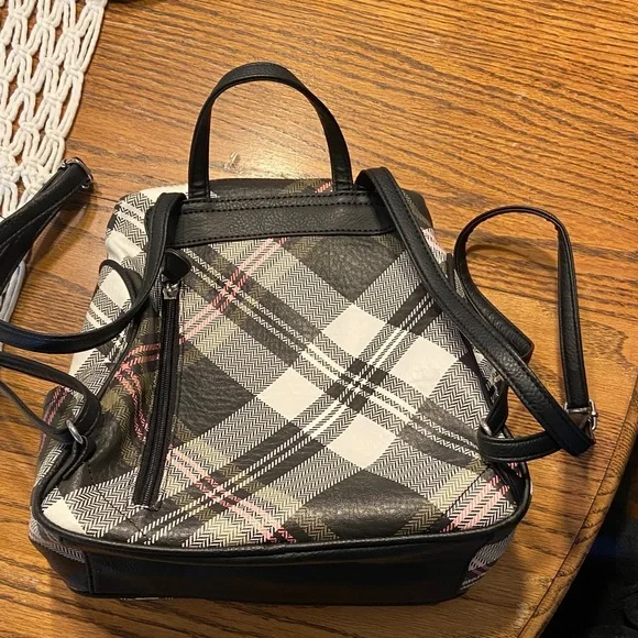 Chic Plaid Women's Backpack - Picture 2 of 3